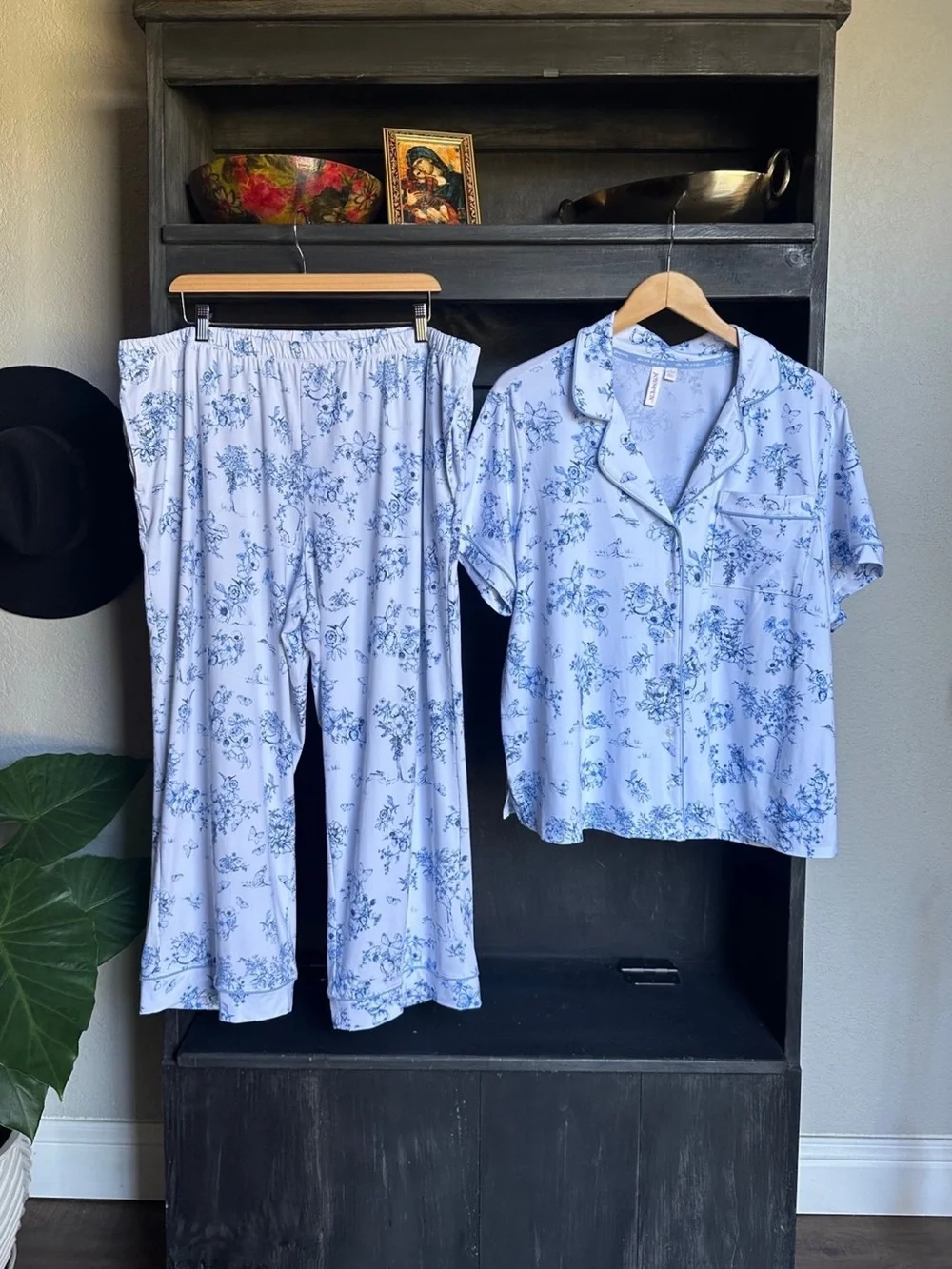 Joyspun Womens Plus Size Pajama Set - Short Sleeve Button Top & Capri Pants 2X